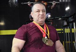 Zayıflamak için başladığı halterde dünya şampiyonu oldu