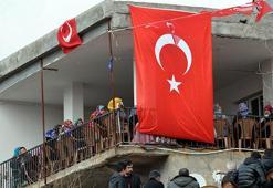 Türkiye şehitlerine ağlıyor