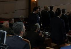 İBB Meclisi’nde İstiklal Marşı okunurken bazı CHP’lilerin ayağa kalkmadığı görüldü