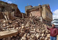 Batman'da şiddetli yağışta 3 toprak ev çöktü