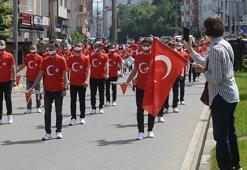 Sosyal mesafeli 19 Mayıs coşkusu