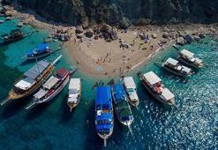 Antalya Valisi bu sözlerle duyurdu: Maviye özlemimiz bitiyor, serin sular bizi bekliyor