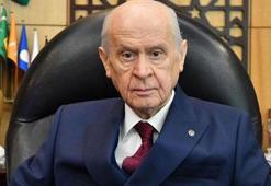 Bahçeli'den, Yunanistan'da Türk bayrağının yakılmasına tepki