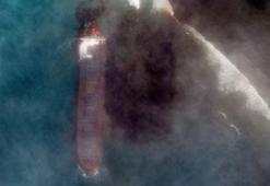 Mauritius Adası’nda karaya oturan tankerden petrol sızmaya başladı