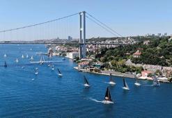 Yelkenlilerin yarışı boğazın güzelliğine güzellik kattı