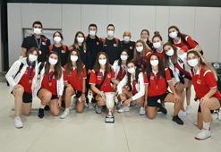 Avrupa şampiyonu olan 19 Yaş Altı Genç Kız Milli Takımı yurda döndü