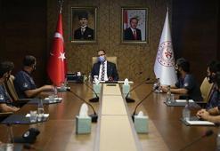 Bakan Kasapoğlu, Teknofest'e katılacak gençlerle bir araya geldi