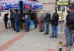 Bursa'da Milli Piyango bayileri önünde 100 milyonluk ikramiye kuyruğu