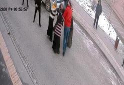 Suriyeli kadınların saç koparan sokak kavgası kamerada