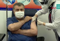 Bakan Koca ve Bilim Kurulu üyeleri, koronavirüs aşısı oldu
