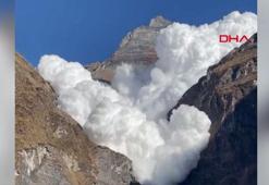 Himalaya dağlarındaki çığ felaketi kamerada