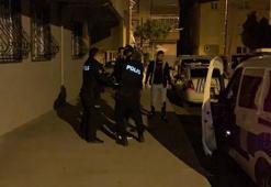 Pendik'te kavga ihbarına giden polislere camdan uyuşturucu madde, halı ve ayakkabı fırlatıldı