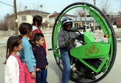 İranlı heykeltıraşın yaptığı tek tekerlekli motosiklet görenleri şaşırtıyor