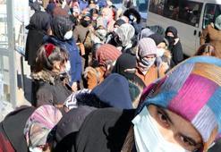 'İndirim' duyulunca koronavirüs hiçe sayıldı; metrelerce kuyruk oluştu