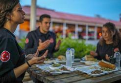 Yangın bekçileri, oruçlarını ‘itfaiyeci duası’yla açtı