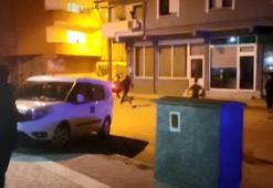 Bursa'da kalabalık iki aile arasındaki kavgayı polis ayırdı; o anlar kamerada