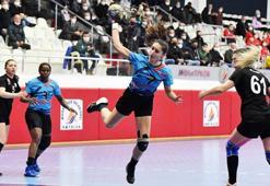 Babasını ikna etti, milli formayı giydi