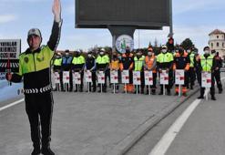 Sivas'ta yaya geçitlerinde 'maket polis' uygulaması