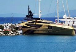 Altın renkli 'Khallılah' Kuşadası'na demirledi