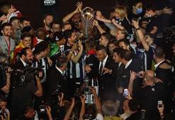 Beşiktaş şampiyonluk kupasını aldı