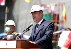 Bakan Akar: Teröristlerin inleri başlarına yıkıldı, yıkılmaya devam ediliyor