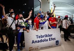 Euroleague şampiyonu Anadolu Efes, yurda döndü