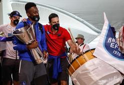 Anadolu Efesli oyuncular Buğrahan Tuncer, Tolga Geçim ve Sertaç Şanlı şampiyonluğu DHA'ya anlattı