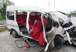 Ordu'da işçi minibüsü ile kamyonet çarpıştı: 3'ü çocuk 14 yaralı