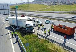 Sancaktepe Kuzey Marmara Otoyolu'nda TIR bariyerlere girdi