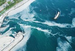 Mucilage cleaning continues in the Sea of Marmara