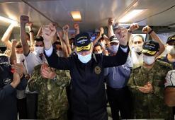 'Atmaca' hedefi tam isabetle vurdu, Bakan Akar büyük sevinç yaşadı