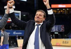 Anadolu Efes Başantrenörü Ergin Ataman 'Yılın Koçu' seçildi