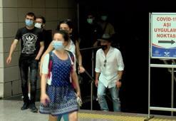 Marmaray istasyonlarında Kovid-19 aşı noktası kuruldu