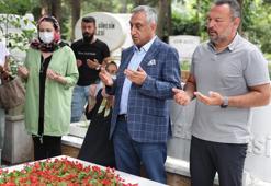 Kemal Sunal vefatının 21. yılında kabri başında anıldı