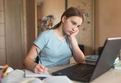 Uzaktan eğitim çocukların göz sağlığını olumsuz etkiledi