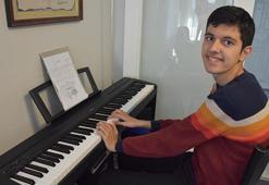 Otizmli Eren müzikte emin adımlarla ilerliyor