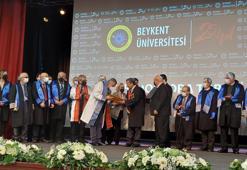 Eski İran Cumhurbaşkanı Ahmedinejad’a vakıf üniversitesinden fahri doktor unvanı verildi