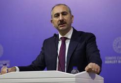 Bakan Gül: Binaya 'hukuk fakültesi' tabelası asılması onu hukuk fakültesi yapmaz