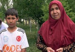 11 yaşındaki Cihan annesini ikna ederek Covid-19 aşısı olmasını sağladı