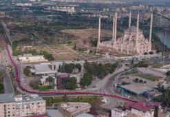 Adana’da 3 bin 628 metrelik bayrak açıldı; Vali Elban 'rekor' dedi
