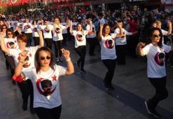 98 women celebrated the 98th anniversary of the Republic by performing zeybek