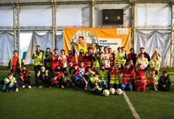 Özel çocuklar Tuzla Belediye Başkanı Yazıcı’yla halı saha maçı yaptı