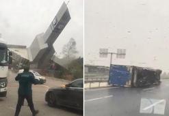 Çatalca'da saat kulesi ve TIR'lar devrildi... O anlar kamerada