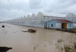 'Turuncu kod' sonrası Antalya Serik'te metrekareye 221 kilogram yağış