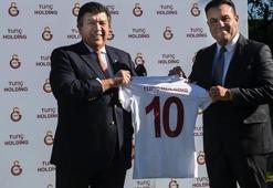 Galatasaray Kadın Futbol Takımı'nın forma sırt sponsoru Tunç Holding oldu