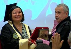 İletişim Fakültesi'nin 56 yaşındaki Havva Ablası Gazetecilik Bölümü'nü birincilikle bitirdi