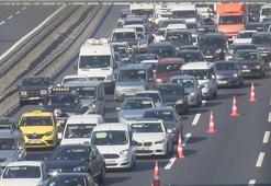 FSM Köprüsü 'Boğaziçi Triatlonu' nedeniyle trafiğe kapatıldı; trafik oluştu
