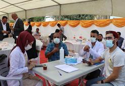 Van'da sağlık ekipleri, düğüne gelen davetlilere aşı yaptı