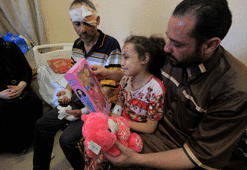 İsrail saldırısında anne ve 4 kardeşini kaybeden Suzi babasına kavuştu