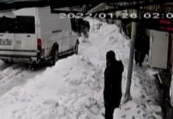 Karın ağırlığına dayanamayan tente çocuğun üzerine devrildi